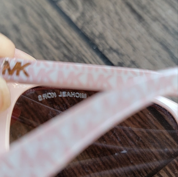 Michael Kors Jetset Salmon Bag and Sunglasses - Picture 10 of 13